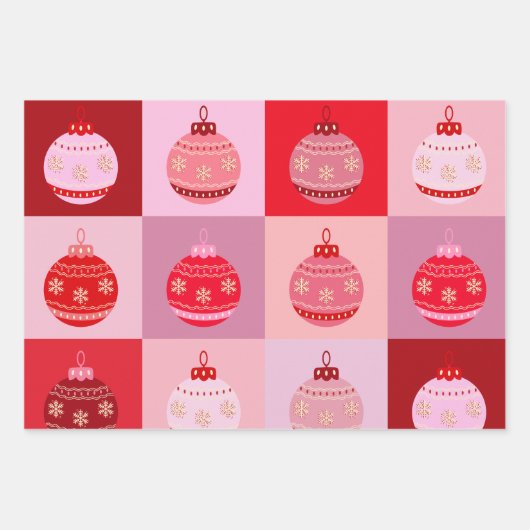 クリスマスチェック – ピンクと赤の市松模様にオーナメント ラッピングペーパーシート (正面)