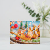 クリスマスチキンドラスティックを使ったミニチュア労働者 シーズンポストカード (スタンド正面)