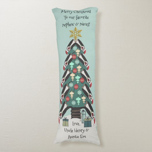 クリスマスツリーおもしろいをパーソナライズした奇妙なペンギン ボディピロー (正面縦)