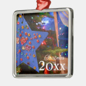 クリスマスツリーきらめくライトブルースターホリデー メタルオーナメント (左)