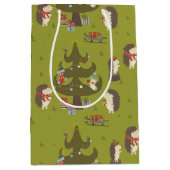 クリスマスツリーとそりの子供たちのかわいいハリネズミ ミディアムペーパーバッグ (正面)
