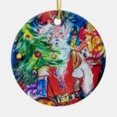 クリスマスツリーとギフトレッドルビーを持つサンタクロース セラミックオーナメント (正面)
