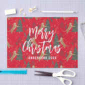 クリスマスツリーとタイガースのパターン赤い背景 薄葉紙 (クラフト)