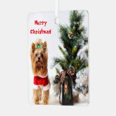 クリスマスツリーとメリークリスマスサンタヨークシャーテリア メタルオーナメント (正面左)