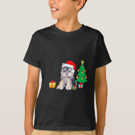 クリスマスツリーとヨークシャテリアの子犬とプレゼント Tシャツ
