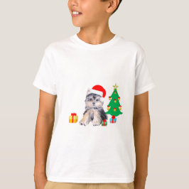 クリスマスツリーとヨークシャーテリアの犬とプレゼント Tシャツ