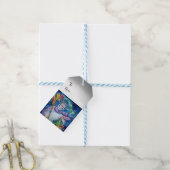 クリスマスツリーと玩具を備えた雪だるま ギフトタグ (より糸付き)