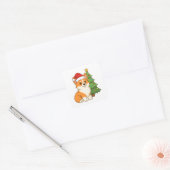 クリスマスツリーと赤い帽子をかぶったかわいいコーギー犬 2 スクエアシール (封筒)
