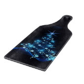 クリスマスツリーに輝く星の青い輝き カッティングボード (角)