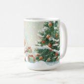 クリスマスツリーのそばでの狐の初雪 コーヒーマグカップ (正面右)