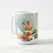 クリスマスツリーのそばでの狐の初雪 コーヒーマグカップ (正面左)