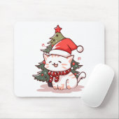 クリスマスツリーのそばでサンタの帽子をかぶったかわいい猫 マウスパッド (マウス)
