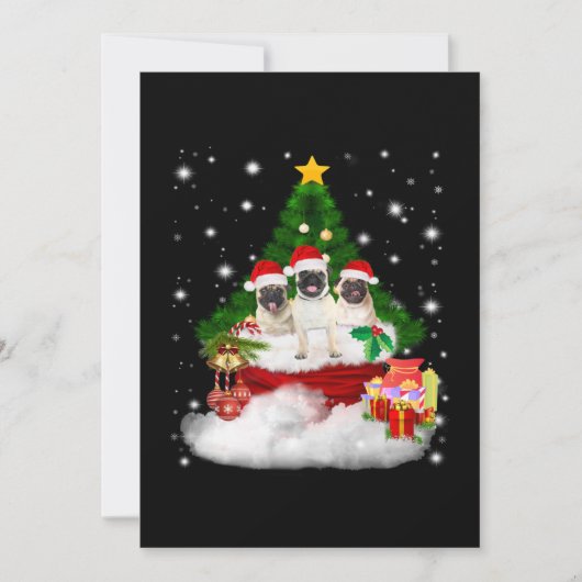 クリスマスツリーのそばで友達と一緒に陽気なパグちゃん 招待状 (正面)