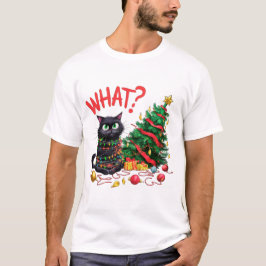 クリスマスツリーのそばの猫のユーモアTシャツ Tシャツ