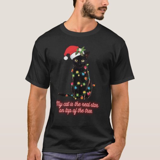 クリスマスツリーのイルミネーションに絡まった黒猫サンタ Tシャツ (正面)
