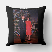 クリスマスツリーのジョン・ケネディ&ジャクリーン会長 クッション (裏面)