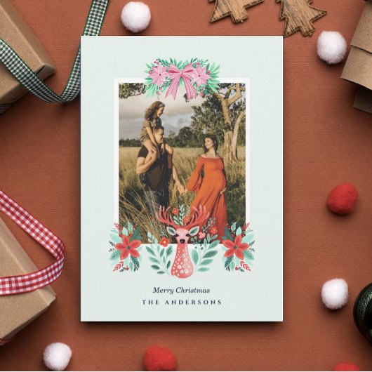 クリスマスツリーのトナカイの植物学的な赤い花の写真 シーズンカード