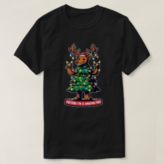 クリスマスツリーのトナカイを装おもしろいう Tシャツ