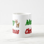 クリスマスツリーのトナカイ 赤と緑のハーフタイポグラフィー コーヒーマグカップ (中央)