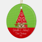 クリスマスツリーのベビーは初めてのクリスマスのオーナメントを結び付けます セラミックオーナメント (左)