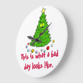 クリスマスツリーのユーモアの悪い日 ラージ壁時計 (傾斜)