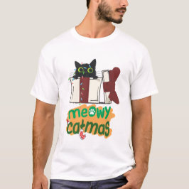 クリスマスツリーのライトに絡まった黒いサンタ猫 Tシャツ
