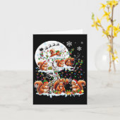 クリスマスツリーの上のサンタとトナカイとエルフとリス カード (黄色い花)