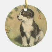 クリスマスツリーの下でヴィンテージクリスマス、かわいい子犬 セラミックオーナメント (正面)