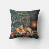 クリスマスツリーの下で安らかに眠っている犬 クッション (裏面)