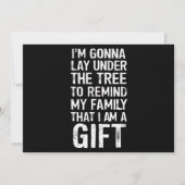 クリスマスツリーの下で家族のプレゼントを楽しむ シーズンカード (正面)