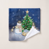 クリスマスツリーの下で贈り物を持つ雪だるま バスタオルセット (ウォッシュタオル)