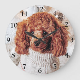 クリスマスツリーの下のセーターを着た赤いプードル ラージ壁時計