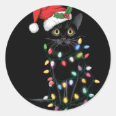 クリスマスツリーの光に照らされたサンタ黒猫 ラウンドシール (正面)