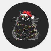 クリスマスツリーの光に照らされたサンタ黒猫 ラウンドシール (正面)