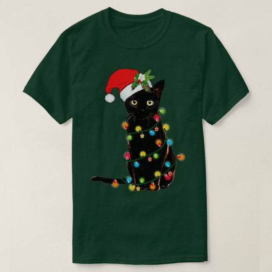 クリスマスツリーの光に照らされたサンタ黒猫 Tシャツ (デザイン正面)