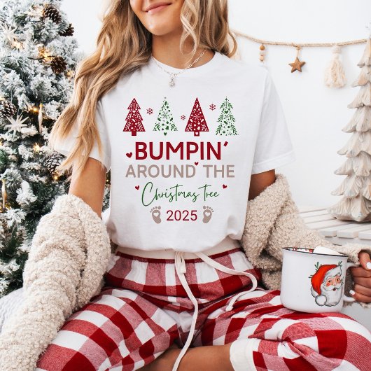 クリスマスツリーの周りを突っ走る Bumpin' Around the Christmas Tree Tシャツ