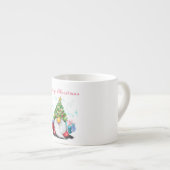 クリスマスツリーの帽子とギフトを持つ格言 エスプレッソカップ (正面右)