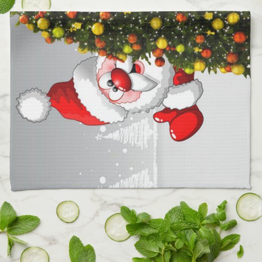 クリスマスツリーの後ろのサンタクロースとトナカイ.j キッチンタオル (折り畳み)