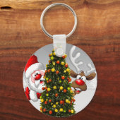 クリスマスツリーの後ろのサンタクロースとトナカイ.j キーホルダー (正面)