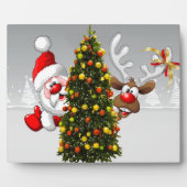 クリスマスツリーの後ろのサンタクロースとトナカイ.j フォトプラーク (正面)