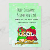 クリスマスツリーの枝に座るかわいいフクロウのカップル シーズンカード (正面/裏面)