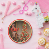 クリスマスツリーの金ゴールドの赤のサドルの女性のカーボーイ ペーパープレート (パーティー)