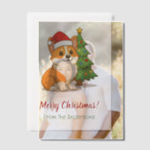クリスマスツリーの飾りが入った赤い帽子をかぶったかわいいコーギー犬 ベラム紙招待状 (オフセット (カップル))