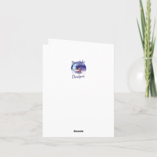 クリスマスツリーの飾りを頭にかぶったユーモアあふれるクリスマスのトナカイが、賛美歌の本からクリスマス サンキューカード (裏面)