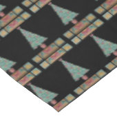 クリスマスツリーの飾り付けに赤い鐘を黒く飾る テーブルクロス (アングル)