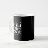クリスマスツリーを倒しそうなクリス コーヒーマグカップ (正面左)