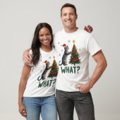 クリスマスツリーを倒す猫 Xmas 面白いネコ Tシャツ (ユニセックス)
