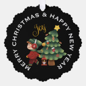 クリスマスツリーを持ったパーソナライズされた男の子 オーナメントカード (正面)