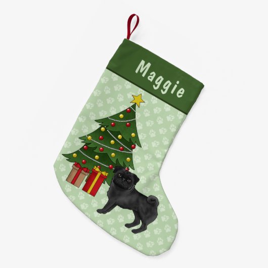 クリスマスツリーを持つブラックパグかわいい漫画の犬 スモールクリスマスストッキング (正面 (吊り時))