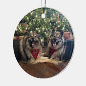 クリスマスツリーを持つKeeshond セラミックオーナメント (左)